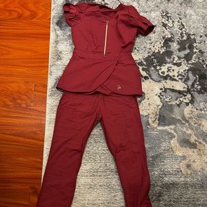 Pre owned in good condition jannnu scrub set